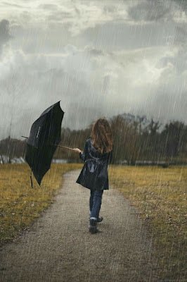 Foto tumblr é um estilo de foto mais estético, que explora novos ângulos, com filtros minimalistas, luz natural e muito estilo. Os dias de chuva também podem ser perfeitos para fazer esse tipo de foto.