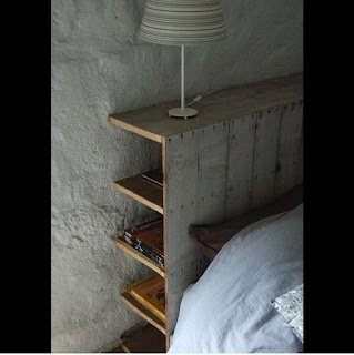 Você tem a opção de escolher a sua cabeceira de cama em lojas especializadas ou fazer a sua própria cabeceira dando mais personalidade a sua decoração.