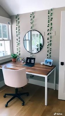 De maneira simples e um pouco de criatividade você pode montar sua própria penteadeira.