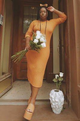 A aposta na extravagancia surge com modelos com recortes e brilho.  E se você tem um estilo super ousado e criativo, e não tem medo de se jogar em visuais mais chamativos, essa é uma das tendências de Primavera/Verão 2023 que será perfeita para você. Confira!