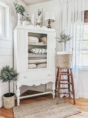 Como Reaproveitar Banquetas e Banquinhos Velhos de Forma Criativa  Muitas vezes o que precisamos não é de um móvel ou de um objeto novo e sim de um novo olhar nas coisas que já temos em casa.