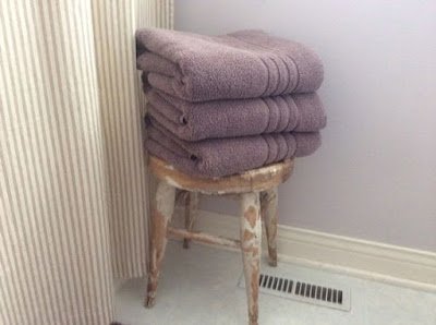 Como Reaproveitar Banquetas e Banquinhos Velhos de Forma Criativa  Muitas vezes o que precisamos não é de um móvel ou de um objeto novo e sim de um novo olhar nas coisas que já temos em casa.