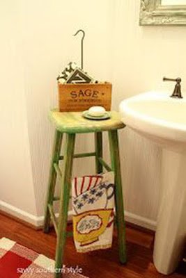 Como Reaproveitar Banquetas e Banquinhos Velhos de Forma Criativa  Muitas vezes o que precisamos não é de um móvel ou de um objeto novo e sim de um novo olhar nas coisas que já temos em casa.