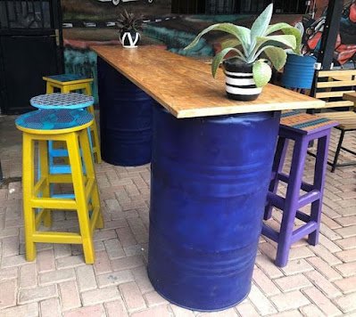 Usar o barril na decoração é cada vez mais comum e dá mais originalidade ao seu ambiente.