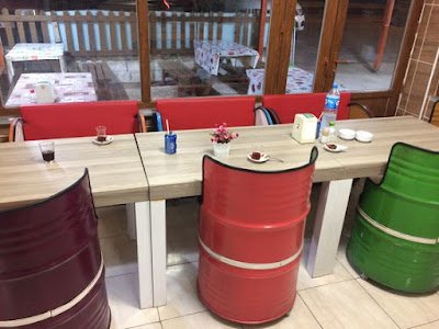 Usar o barril na decoração é cada vez mais comum e dá mais originalidade ao seu ambiente.