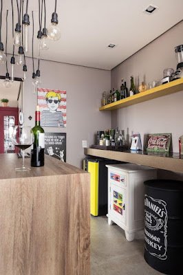 Usar o barril na decoração é cada vez mais comum e dá mais originalidade ao seu ambiente.