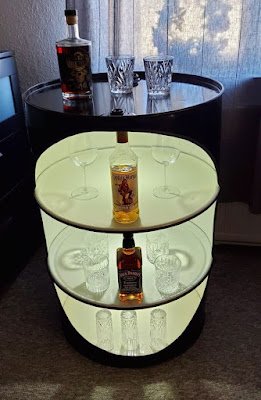 Usar o barril na decoração é cada vez mais comum e dá mais originalidade ao seu ambiente.