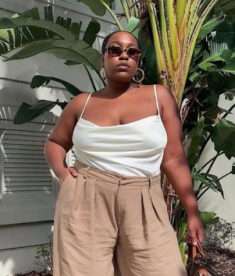 O conceito minimalista na moda remonta o estilismo espanhol Cristóbal Balenciaga, que vem fazendo sucesso com o conceito desde os anos 50. Esse novo conceito modificou a alta costura feminina, implementando criações com características voltadas à identidade, a leveza e a praticidade das peças.