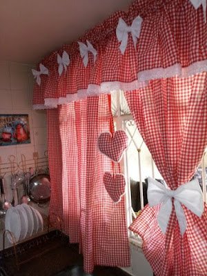 As cortinas são vistas como peças inseparáveis das janelas e têm de ser escolhidas com a mesma importância de qualquer outra peça de decoração.