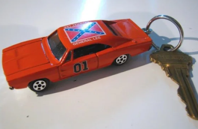 Pensando no desenvolvimento intelectual e criativo de seus filhos, que tal criar com eles algo novo com esses brinquedo velhos e sem uso. Treine  a visão criativa de seu filho(a), faça com que ele perceba que os objetos podem ser transformados ou reutilizados. Crie nele(a) a consciência ecológica.