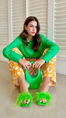 Montar um look pautado na dupla verde e amarelo não só é possível, como bastante estiloso. Para fugir do óbvio aposte em prints que mesclam as duas cores.