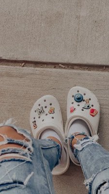 Looks com os polêmicos Crocs