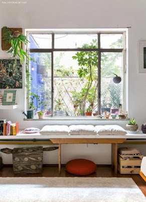 O espaço embaixo das janelas é uma área da casa, que geralmente, não damos muita importância, porém esse espaço pode ser muito bem aproveitado.