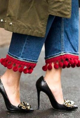 ideias de customização, que nada mais é do que uma reciclagem de roupas. Ou seja, adaptar ou adequar uma peça de acordo com o gosto ou a necessidade.