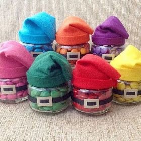 Todo e qualquer tipo de vidro de conserva pode ser utilizado na decoração, na organização e armazenamento.  Muitas vezes só o que precisamos fazer é colocar uma simples etiqueta em um dos vidros e pronto, já estamos contribuindo com a organização utilizando o material reciclado.