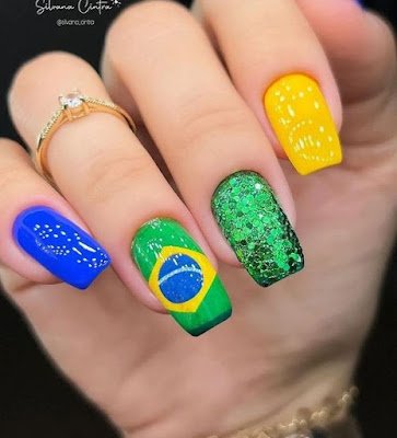 Com certeza você torce pelo sucesso de nosso país. Queremos o melhor para nossa Pátria Amada, não é mesmo? Então porque não aproveitar a onda verde e amarelo e a chegada dos jogos da copa para se tornar uma super torcedora.