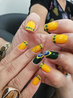 Com certeza você torce pelo sucesso de nosso país. Queremos o melhor para nossa Pátria Amada, não é mesmo? Então porque não aproveitar a onda verde e amarelo e a chegada dos jogos da copa para se tornar uma super torcedora.