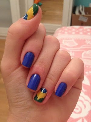 Com certeza você torce pelo sucesso de nosso país. Queremos o melhor para nossa Pátria Amada, não é mesmo? Então porque não aproveitar a onda verde e amarelo e a chegada dos jogos da copa para se tornar uma super torcedora.