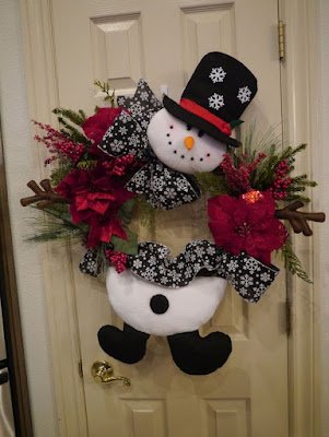 Nada mais legal que enfeitar a casa, com as próprias mãos, para esta data tão especial. Se você sempre gosta de inovar nos enfeites natalinos esse post foi feito para você.