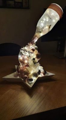 Nada mais legal que enfeitar a casa, com as próprias mãos, para esta data tão especial. Se você sempre gosta de inovar nos enfeites natalinos esse post foi feito para você.