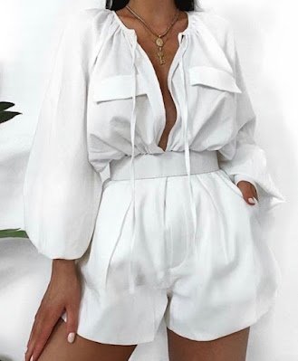 Looks brancos trazem leveza ao visual além de ser chique na medida certa. Os looks all white são uma aposta certeira para enfrentar os dias quentes no trabalho, no almoço com as amigas e até mesmo no happy hour.