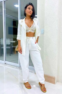 Looks brancos trazem leveza ao visual além de ser chique na medida certa. Os looks all white são uma aposta certeira para enfrentar os dias quentes no trabalho, no almoço com as amigas e até mesmo no happy hour.