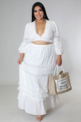 Looks brancos trazem leveza ao visual além de ser chique na medida certa. Os looks all white são uma aposta certeira para enfrentar os dias quentes no trabalho, no almoço com as amigas e até mesmo no happy hour.