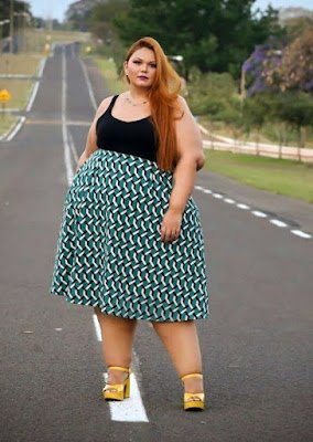 A elegância e conforto sempre resistem ao tempo, mas na real, as pessoas têm se tornado mais resistentes em aceitar qualquer coisa imposta pelos padrões da sociedade e isso é uma coisa boa. Muitas "musas" em nossos tik toks, e nossos instagrams tem nos inspirado a aceitar o nosso corpo e, com isso, melhorar muito a nossa autoestima.