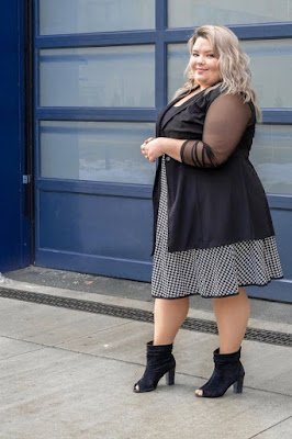 A elegância e conforto sempre resistem ao tempo, mas na real, as pessoas têm se tornado mais resistentes em aceitar qualquer coisa imposta pelos padrões da sociedade e isso é uma coisa boa. Muitas "musas" em nossos tik toks, e nossos instagrams tem nos inspirado a aceitar o nosso corpo e, com isso, melhorar muito a nossa autoestima.