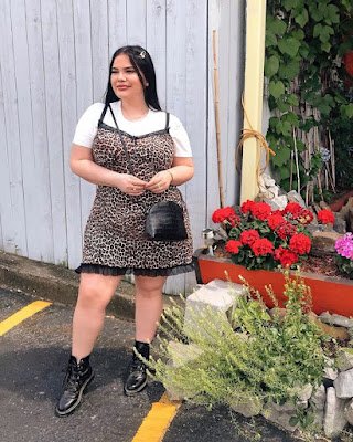 A elegância e conforto sempre resistem ao tempo, mas na real, as pessoas têm se tornado mais resistentes em aceitar qualquer coisa imposta pelos padrões da sociedade e isso é uma coisa boa. Muitas "musas" em nossos tik toks, e nossos instagrams tem nos inspirado a aceitar o nosso corpo e, com isso, melhorar muito a nossa autoestima.