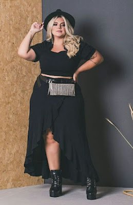 A elegância e conforto sempre resistem ao tempo, mas na real, as pessoas têm se tornado mais resistentes em aceitar qualquer coisa imposta pelos padrões da sociedade e isso é uma coisa boa. Muitas "musas" em nossos tik toks, e nossos instagrams tem nos inspirado a aceitar o nosso corpo e, com isso, melhorar muito a nossa autoestima.