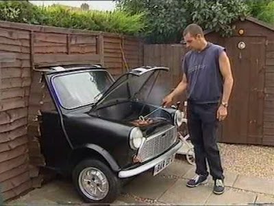 Uma ótima ideia para uma decoração temática e estilosa é utilizar elementos do mundo automobilístico. Com peças de sucata é possível criar várias coisas legais, e com carros não é diferente.