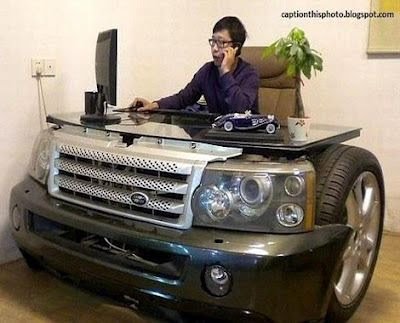 Uma ótima ideia para uma decoração temática e estilosa é utilizar elementos do mundo automobilístico. Com peças de sucata é possível criar várias coisas legais, e com carros não é diferente.