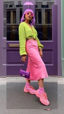 Dopamine dressing significa vestindo dopamina e consiste em usar cores bem vibrantes e alegres com o intuito de nos deixar mais felizes. Essa tendência vai continuar fazendo sucesso em 2023.