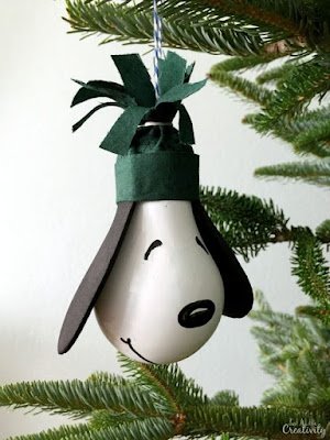 Então, imagine pegar um material aparentemente sem utilidade como a lâmpada queimada e transformá-la em uma peça linda de decoração. Sim isso é possível!!!