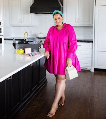 A estética Barbiecore, tendência para quem ama o rosa, são looks inspirados na boneca Barbie, cheios de tons rosas, desde os tons chiclete ao pastel,  e com visual bem feminino.