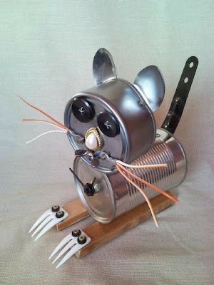 A preservação do meio ambiente já é uma razão suficiente para reutilizar material reciclável. Os benefícios com essa prática são infinitos, tanto para você, como para a sociedade e para o futuro do nosso planeta.