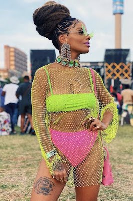 Para montar um look de carnaval  e arrasar basta seguir as tendências do verão, pois assim como as tendências para a estação mais quente do ano, os looks carnavalescos também terão muito brilho, roupa metalizada, animal print muita cor vibrante e, lógico, muita pele a mostra. Bem, resumindo, o conforto, o brilho e o frescor é tudo que não vai faltar.