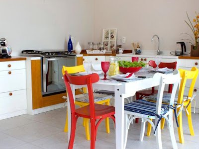 Aposte em móveis coloridos para mudar a decoração da casa