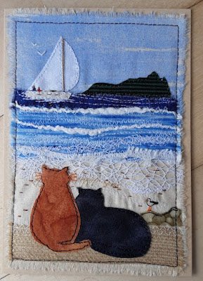 Através de reciclagem de materiais (aqui no caso o jeans) podemos criar peças únicas e cheias de estilo.