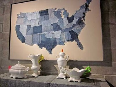 Através de reciclagem de materiais (aqui no caso o jeans) podemos criar peças únicas e cheias de estilo.