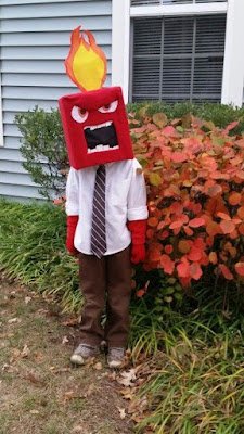 Toda criança, em seu processo natural de crescimento e desenvolvimento, vive no universo do faz de conta e com certeza cria muitos personagens em sua cabecinha. Então porque não aproveitar toda essa criatividade e fazê-la ajudar a confeccionar o seu personagem para o carnaval