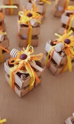 Lembrancinhas de casamento nunca saem de moda e são uma forma carinhosa de agradecer seus convidados por fazerem parte do dia mais importante de sua vida.