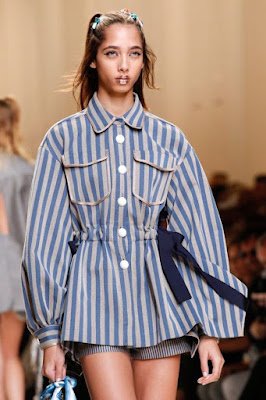 Devemos ter em mente que o consumo desenfreado é responsável por problemas ambientais.  Toda ação no sentido de ampliar o ciclo de vida de uma peça de roupa deve ser considerada, pois diminui o impacto ambiental gerado pelo consumo de energia, transporte e demais etapas de produção.