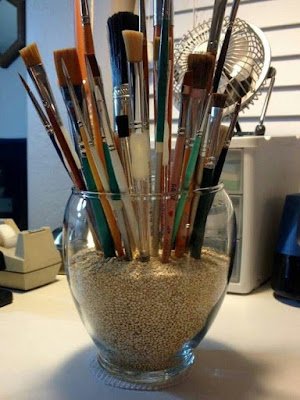 Ter seu cantinho de produção de artesanatos pode parecer uma tarefa simples, mas, se não for bem planejado e organizado, pode se tornar um problema e acarretar na baixa produtividade.