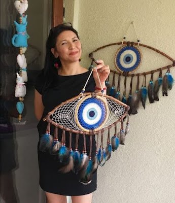 Filtro dos sonhos é um amuleto típico da cultura indígena norte-americana que, supostamente, teria o poder de purificar as energias, separando os "sonhos negativos" dos "sonhos positivos", além de trazer sabedoria e sorte para quem o possui.