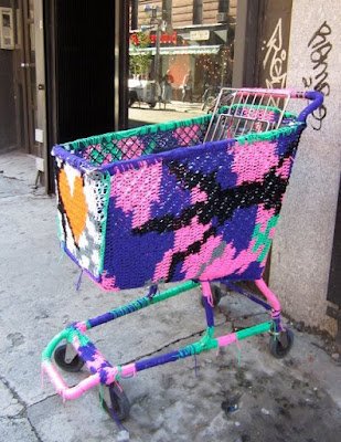 Essas são apenas algumas ideias de como utilizar carrinhos de supermercado velhos na decoração. Use a sua criatividade e pense em outras maneiras de aproveitá-los para criar um ambiente único e autêntico.