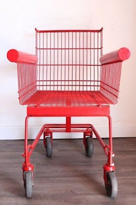 Essas são apenas algumas ideias de como utilizar carrinhos de supermercado velhos na decoração. Use a sua criatividade e pense em outras maneiras de aproveitá-los para criar um ambiente único e autêntico.