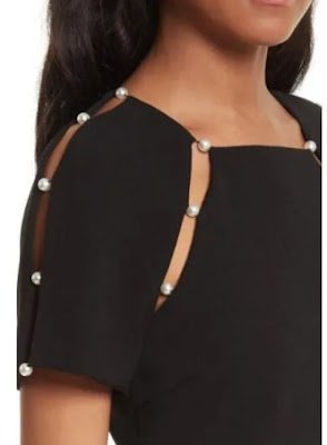 A customização de roupas nada mais é que personalizar as peças que você já tem seu guarda-roupa ou comprou um brechó de alguma forma, ou seja, transformar uma peça de roupa deixando-a com cara de nova