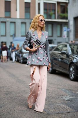 O outono chegou e em regiões do Brasil como o Sudeste, Centro-oeste e Sul são percebidas quedas de temperatura. Começamos então a pensar como nos vestir, pois no outono temos dias frios pela manhã e conforme vai passando o dia, vai aumentando a temperatura.